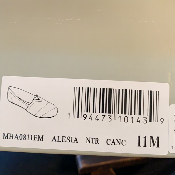 Mia Amore Alesia sz 11 stripped canvas flats NWT - Picture 7 of 7